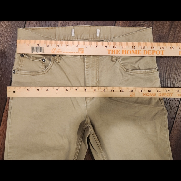 Khaki Levi's Jeans - Picture 11 of 14